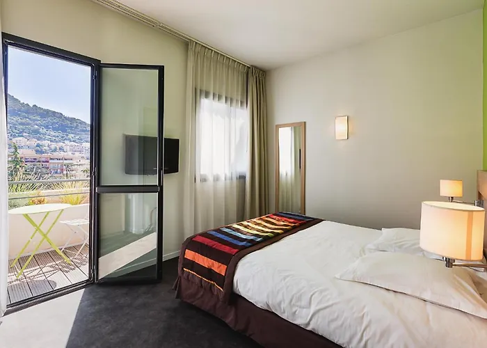 Esatitude Hotel