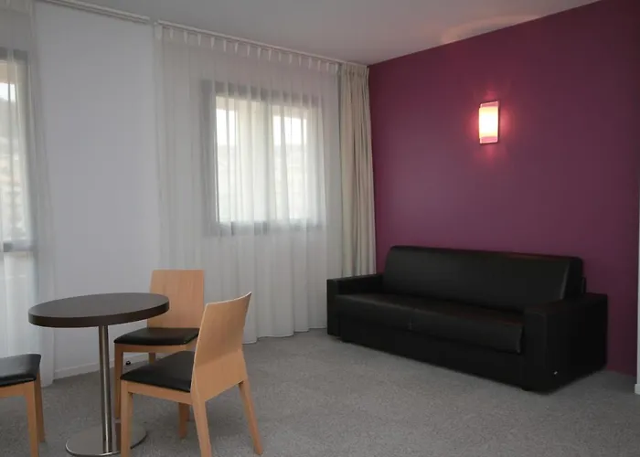 Esatitude Hotel